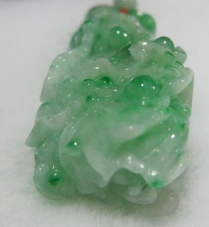 A货天然翡翠白菜吊坠-A货天然翡翠白菜吊坠价