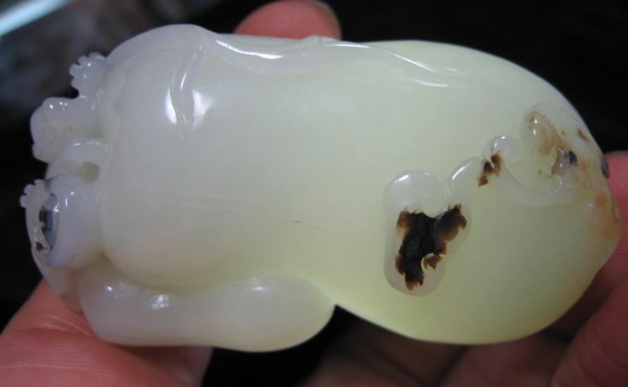 100克和田玉极品籽料精雕葫芦大把件