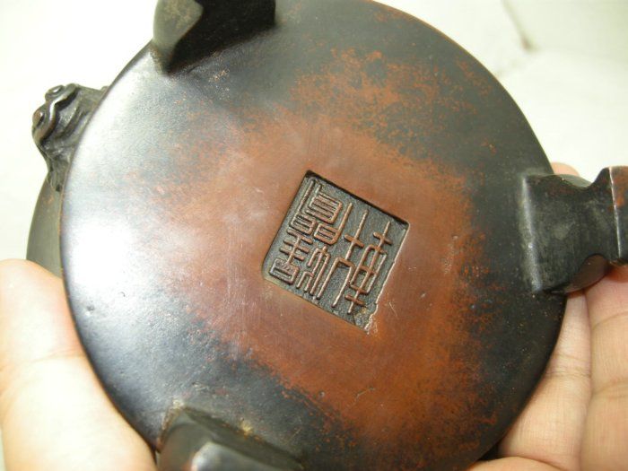 明代双狮头三足视频紫铜_明代双狮头三足紫铜军香炉中国v视频图片