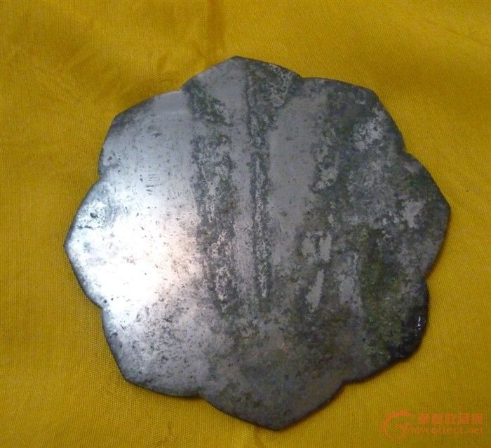 唐雀绕花枝菱花镜