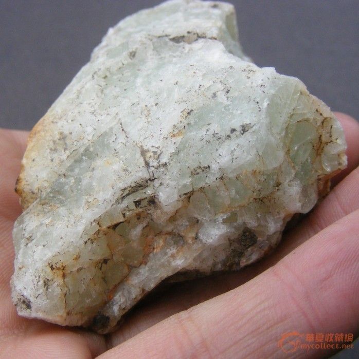 有点意思 良渚墓出土的一块淡蓝色随葬高古玉