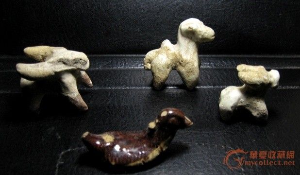 地摊交易区所展示的物品交易信息,其真实性、准确性和合法性由信息发布人负责,华夏收藏网不承担任何法律责任。 华夏收藏网有两种交易模式,1、买卖双方私下协商自行交易;2、买卖双方委托华夏收藏网代理交易。 凡是用户私下交易免费,但本网不承担任何责任。华夏收藏网提醒:为保障您的利益,推荐您选择委托华夏收藏网代理交易,具体安全交易方法如下: 代理交易其运作的实质是以华夏收藏网为货与款转移的中介,提供让买卖双方都放心货款转移的一种服务。 1、买卖双方通过看图、交流达成交易意向,买家将货款作为押金汇至本网,本网收到押金