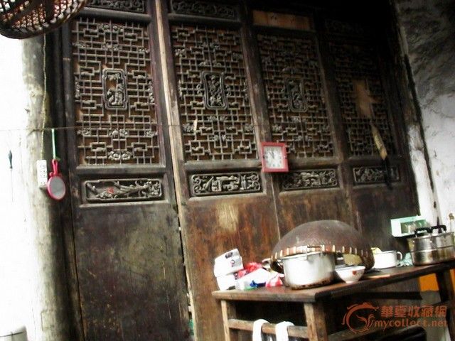 地摊交易区所展示的物品交易信息,其真实性、准确性和合法性由信息发布人负责,华夏收藏网不承担任何法律责任。 华夏收藏网有两种交易模式,1、买卖双方私下协商自行交易;2、买卖双方委托华夏收藏网代理交易。 凡是用户私下交易免费,但本网不承担任何责任。华夏收藏网提醒:为保障您的利益,推荐您选择委托华夏收藏网代理交易,具体安全交易方法如下: 代理交易其运作的实质是以华夏收藏网为货与款转移的中介,提供让买卖双方都放心货款转移的一种服务。 1、买卖双方通过看图、交流达成交易意向,买家将货款作为押金汇至本网,本网收到押金