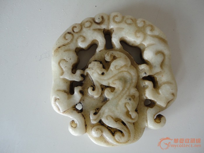 双螭龙玉璧