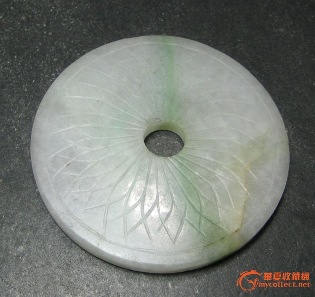 清代白地青老翡翠璧