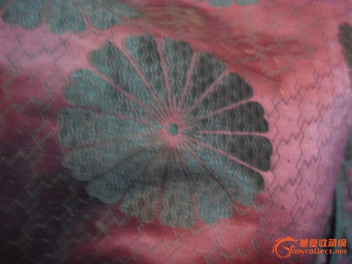 包老的由日本皇室菊花纹的锦缎兽皮夹袄 品相