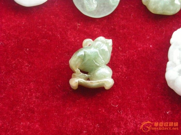 地摊交易区所展示的物品交易信息,其真实性、准确性和合法性由信息发布人负责,华夏收藏网不承担任何法律责任。 华夏收藏网有两种交易模式,1、买卖双方私下协商自行交易;2、买卖双方委托华夏收藏网代理交易。 凡是用户私下交易免费,但本网不承担任何责任。华夏收藏网提醒:为保障您的利益,推荐您选择委托华夏收藏网代理交易,具体安全交易方法如下: 代理交易其运作的实质是以华夏收藏网为货与款转移的中介,提供让买卖双方都放心货款转移的一种服务。 1、买卖双方通过看图、交流达成交易意向,买家将货款作为押金汇至本网,本网收到押金