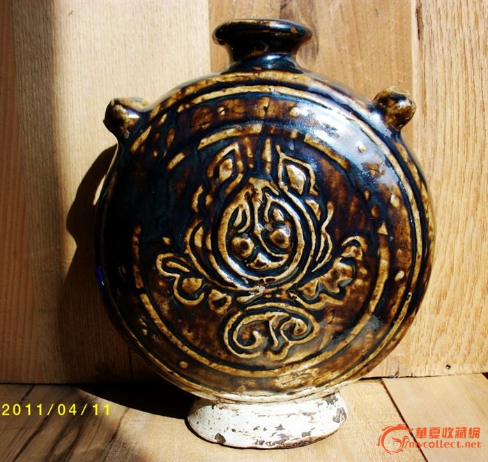阳光下的辽金宝相花扁壶