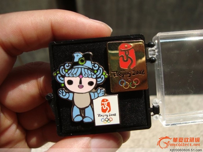 【【【2008年北京奥运会福娃和中国印胸牌】