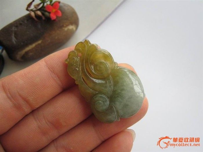 翡翠檽冰种黄翡如意挂件_翡翠檽冰种黄翡如意