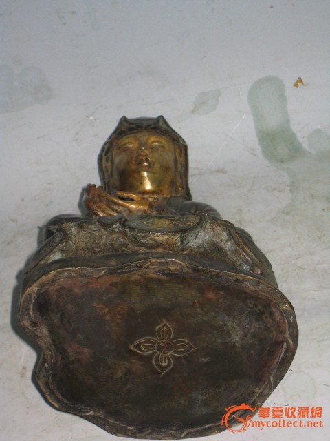 明代铜鎏金佛像