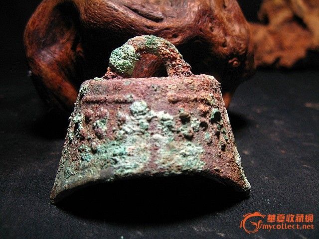 地摊交易区所展示的物品交易信息,其真实性、准确性和合法性由信息发布人负责,华夏收藏网不承担任何法律责任。 华夏收藏网有两种交易模式,1、买卖双方私下协商自行交易;2、买卖双方委托华夏收藏网代理交易。 凡是用户私下交易免费,但本网不承担任何责任。华夏收藏网提醒:为保障您的利益,推荐您选择委托华夏收藏网代理交易,具体安全交易方法如下: 代理交易其运作的实质是以华夏收藏网为货与款转移的中介,提供让买卖双方都放心货款转移的一种服务。 1、买卖双方通过看图、交流达成交易意向,买家将货款作为押金汇至本网,本网收到押金