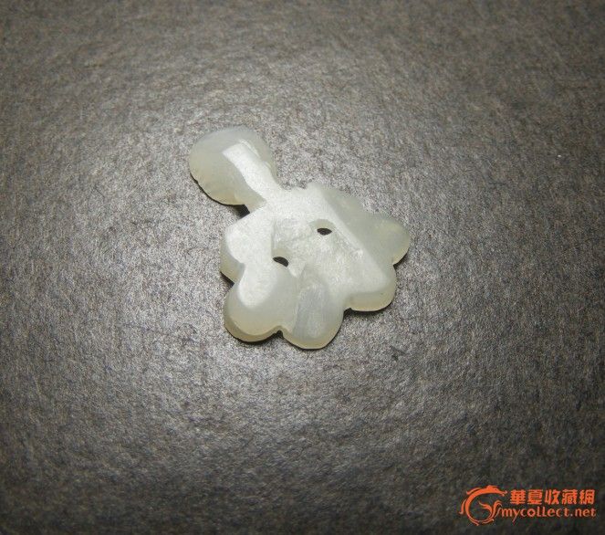 玉质极好 明代.老和田一级白打洼工大花扣(玉质