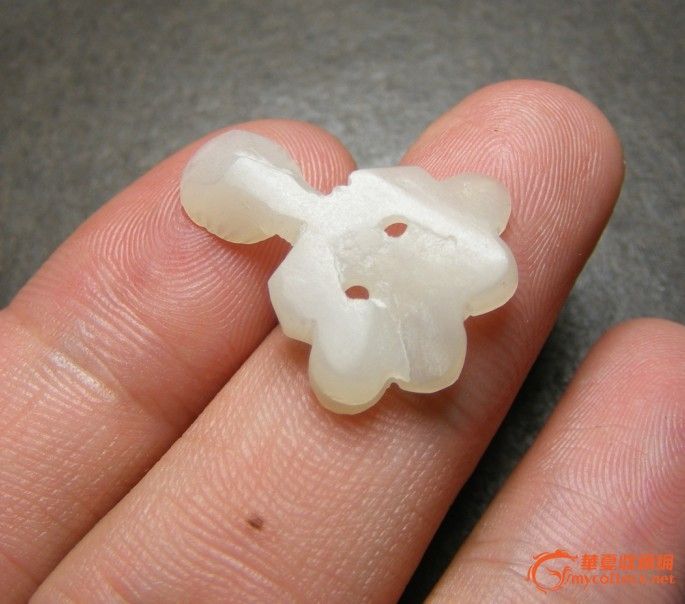 玉质极好 明代.老和田一级白打洼工大花扣(玉质