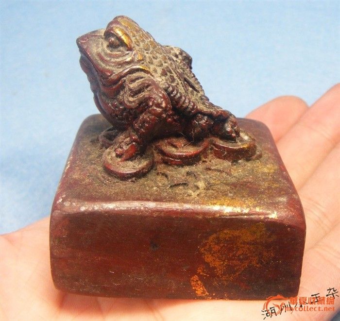 三包! 清代鎏金漆红金钱蟾四字大方印章_三包