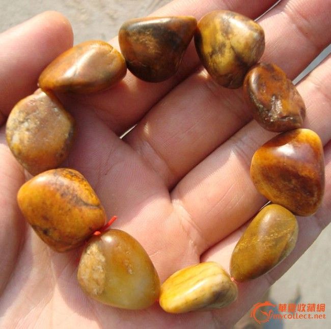 72.3g新疆和田玉黄沁籽料手链