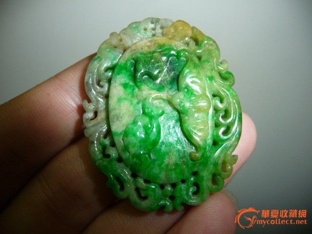 七八十年代老翡翠老坑种三彩阳绿翡翠高浮雕福