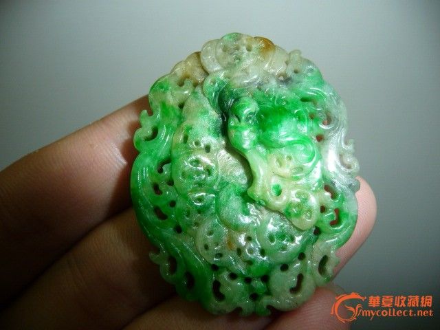 七八十年代老翡翠老坑种三彩阳绿翡翠高浮雕福