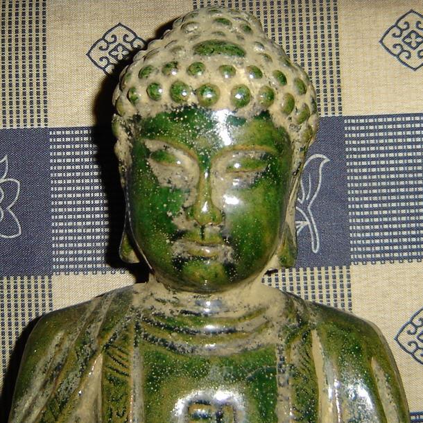 绿釉陶佛