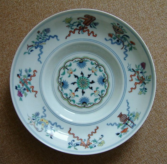 同治官窑斗彩暗八仙盘