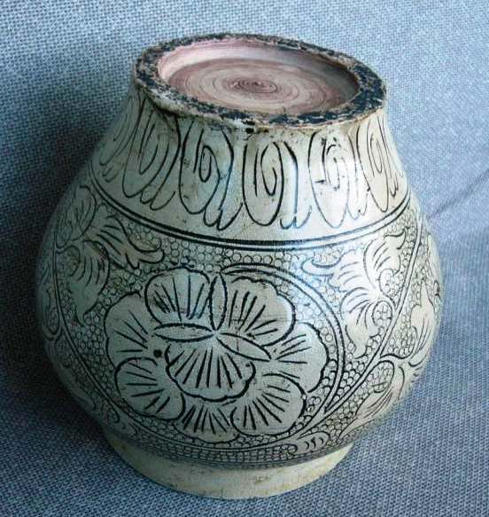 磁州窑珍珠地刻花罐