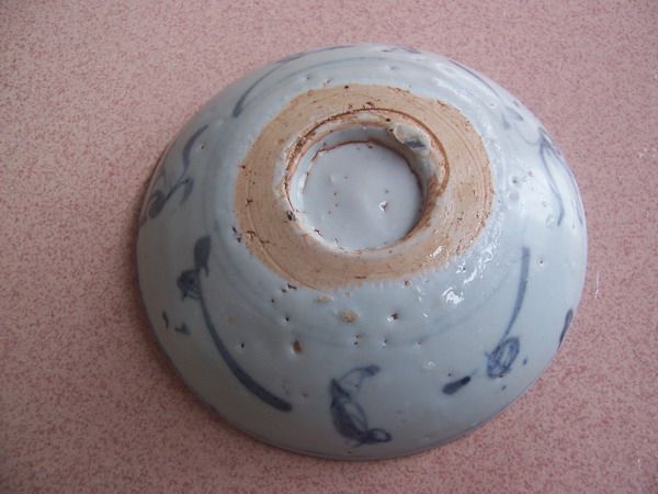 明卧足人物莱菔纹盘