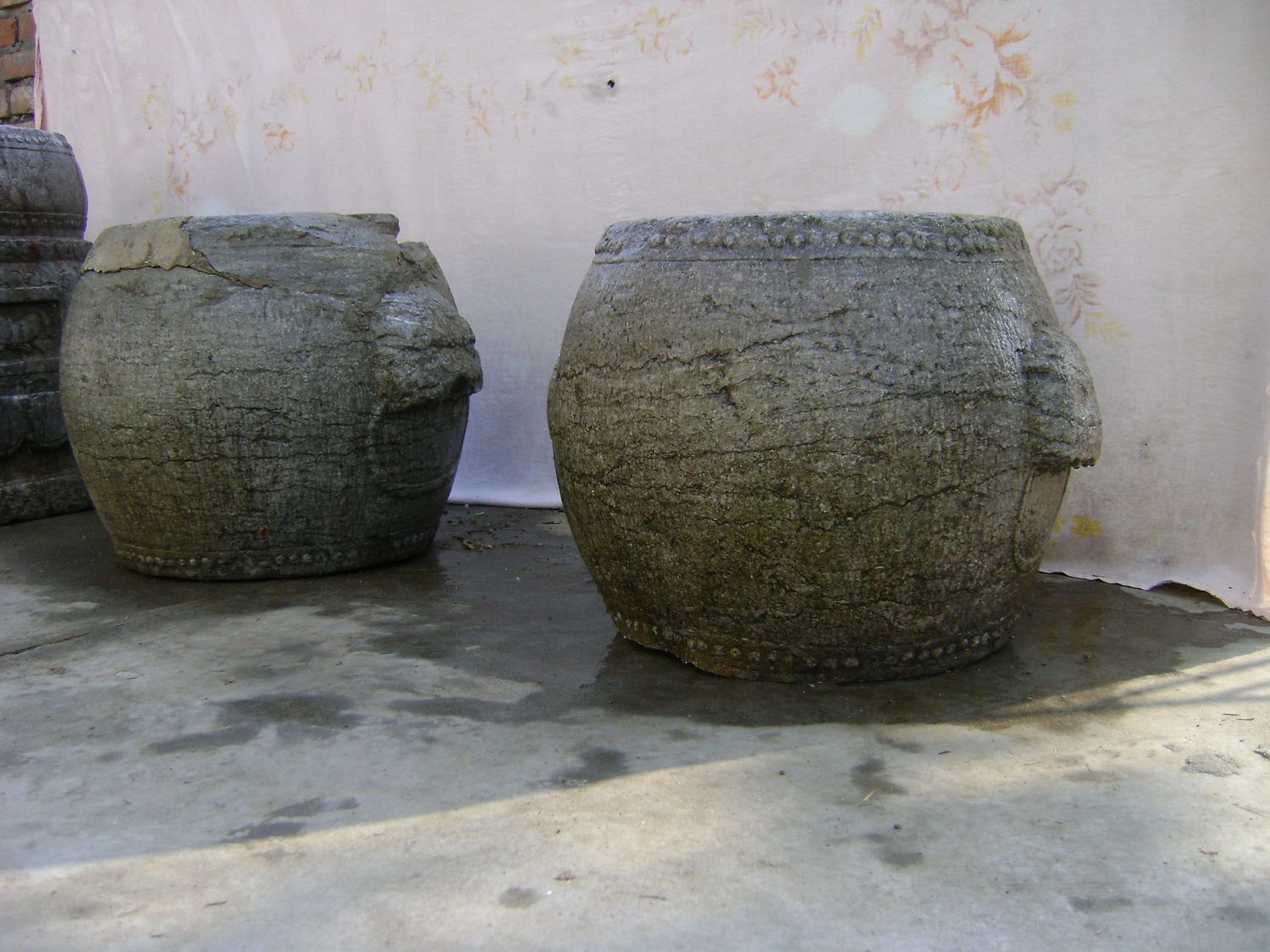 两对大富家的老青石墩