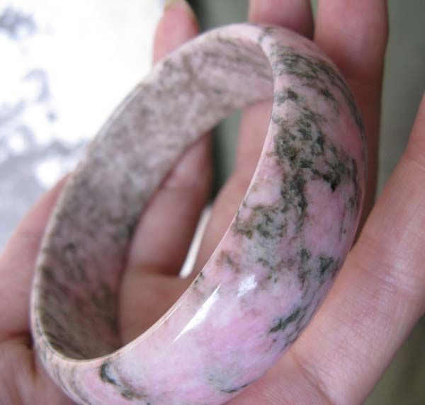 和田独有的*桃花玉手镯