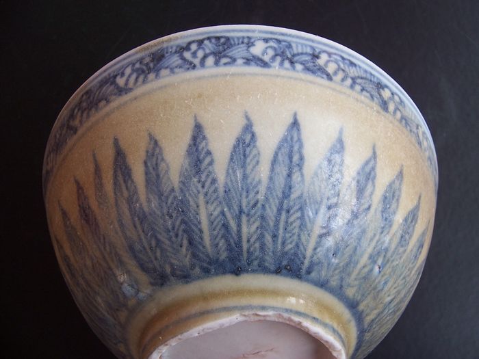 明青花蕉叶纹碗