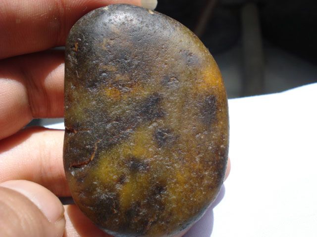 少见的和田玉黑*黄沁籽料