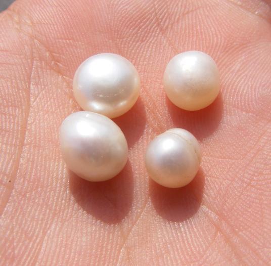 老金银器上的装饰老珍珠4颗(2颗非常圆润 颗颗包老 值得镶嵌收藏)