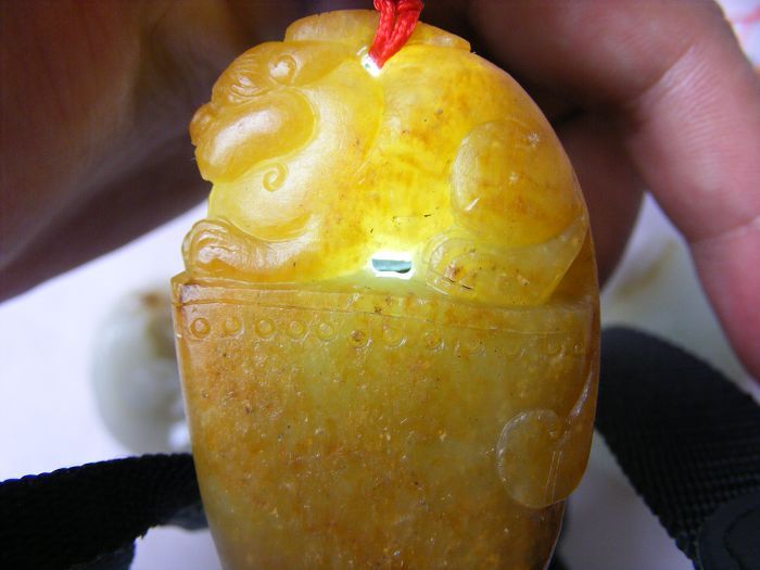 和田黄沁小籽雕件