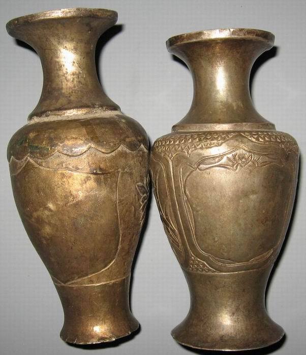 藏传佛教坼签用的清代银制刻梅兰竹菊纹金瓶一对