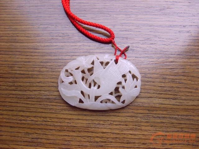 镂空老玉牌挂件