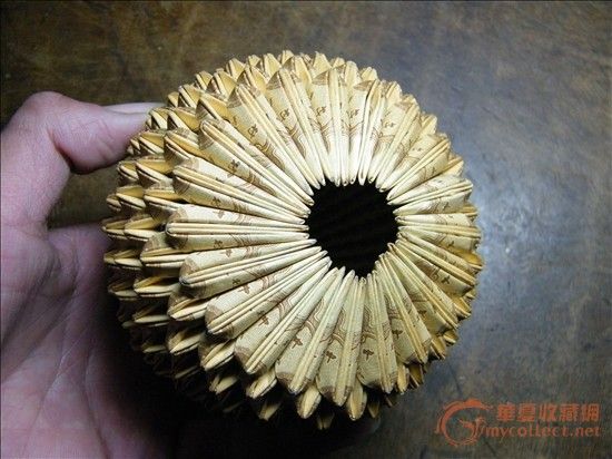 一分纸币折叠的菠萝