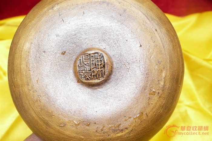 陈鸣远制 瓜棱紫砂壶(400毫米)