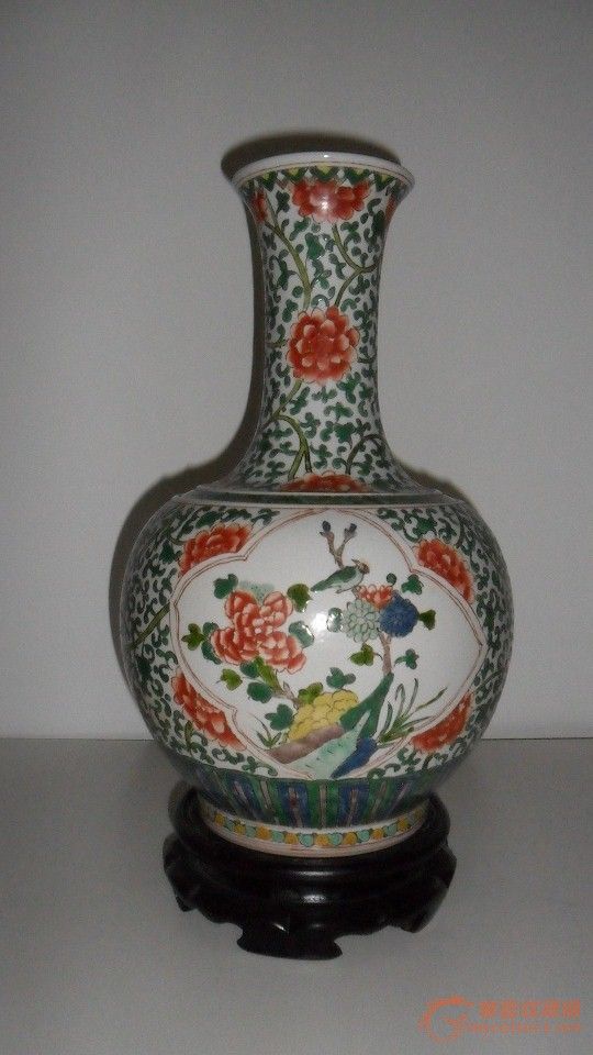 民国仿康熙五彩开窗大瓶