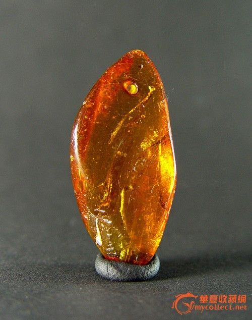 满身冰裂纹的随形老琥珀