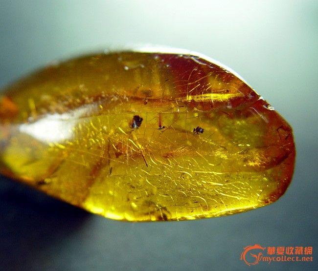 满身冰裂纹的随形老琥珀