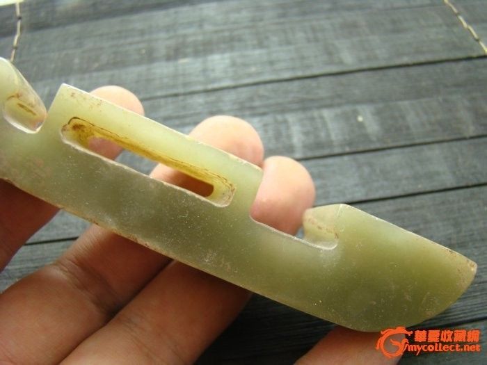 绝对漂亮 战汉时期老和田玉沁色灰皮卷纹兽面纹大剑阁