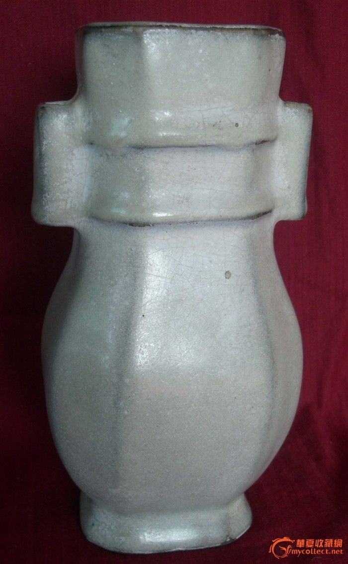 老青瓷月白釉贯耳瓶