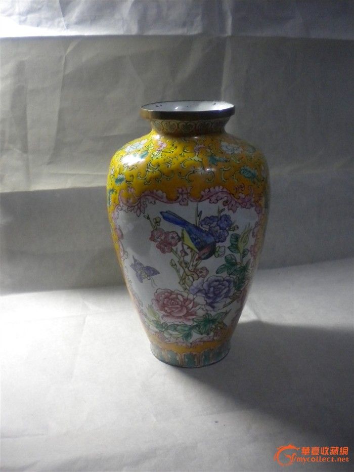 精品80年代铜胎镀纯金画珐琅瓶一个