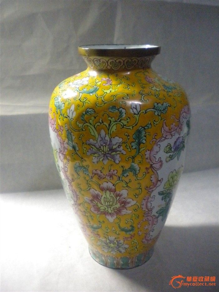 精品80年代铜胎镀纯金画珐琅瓶一个