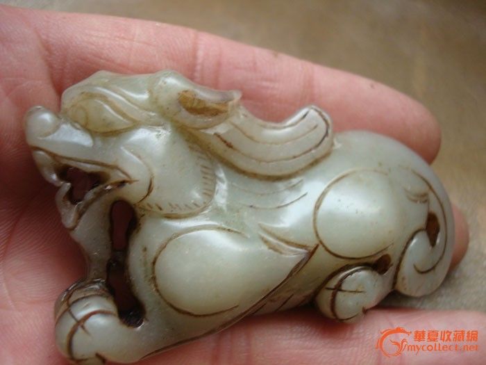 清代和田玉招财貔貅把件