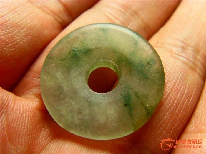 精品清代老坑冰种荧光翡翠飘花平安扣