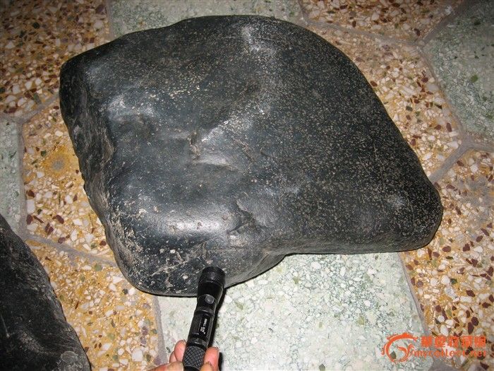 80公斤新疆和田墨碧玉籽料原石