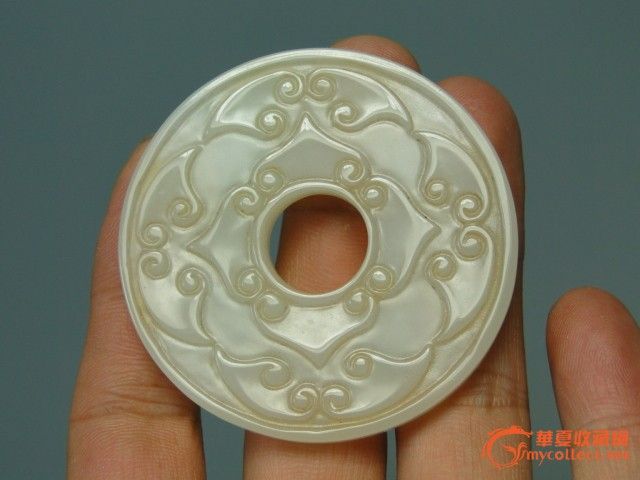 蝙蝠纹平面浮雕玉璧