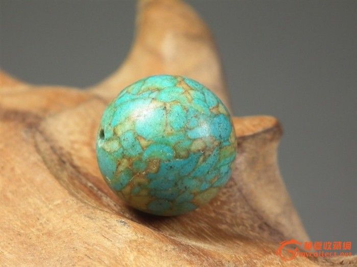 清代.绿松石带金线纹大圆珠一颗