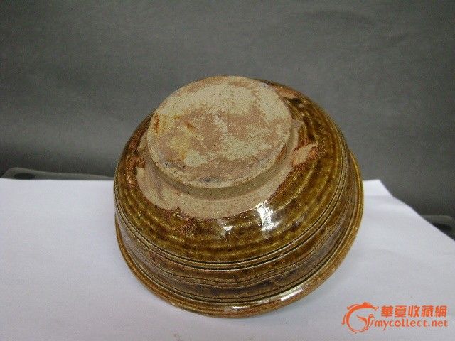 唐 耀州窑黄釉海浪纹骰子碗